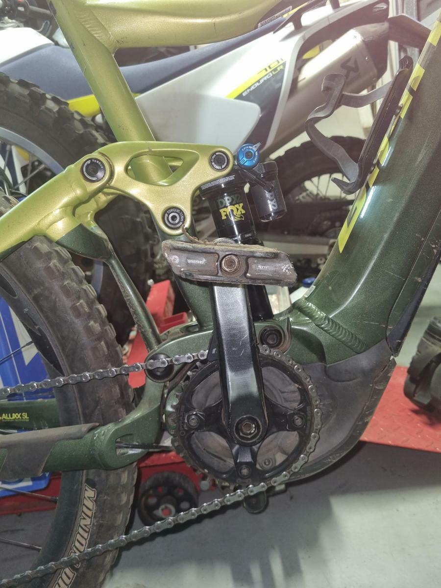 RHS pedal